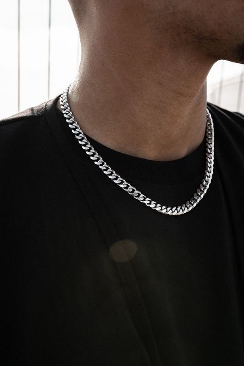 #chainsformen #mensjewelry #mensstyoe #mensfashion Chain Necklace Outfit, Mens Necklace Fashion, Mens Silver Chain Necklace, Chains Aesthetic, Silver Chain For Men, Chain For Men, Mens Jewelry Necklace, Mens Silver Necklace, Mens Chain Necklace