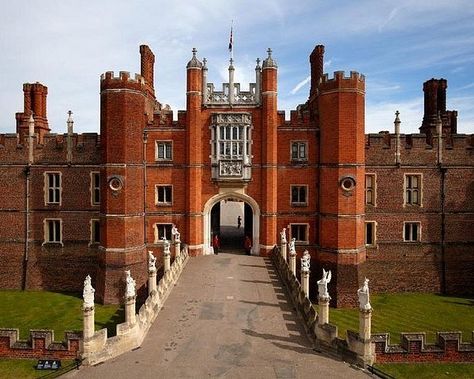 Hampton Court Palace - All You Need to Know BEFORE You Go (with Photos) Hampton Court Palace Interior, Richmond Upon Thames, Surrey England, Hampton Court Palace, Royal Palace, Cozy Home, Historic Buildings, London Uk, Cozy House