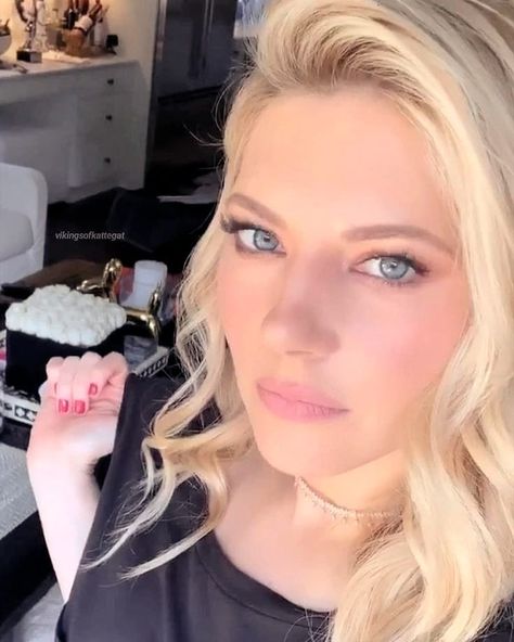 𝐿𝐴𝐺𝐸𝑅𝑇𝐻𝐴’s Instagram post: “↠ the most beautiful 🥵” Katheryn Winnick Instagram, Katheryn Winnick Vikings, Katheryn Winnick, Nordic Vikings, Bracelet Viking, Hollywood Actress, Canadian Actresses, Ragnar Lothbrok, Badass Women