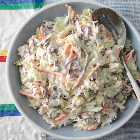 Creamy Coleslaw Coleslaw Salads, Creamy Coleslaw Recipe, Best Coleslaw Recipe, Soup Bar, Regular Meals, Resep Pasta, Resep Brownies, Coleslaw Dressing, Resep Salad