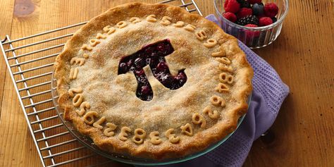 What is Pi Day? The History of an Irrational Holiday | Sporcle Blog Berry Pie Recipe, Pi Pie, Triple Berry Pie, Happy Pi Day, Pie Day, Berry Pie, E Mc2, Blueberry Pie, Pi Day