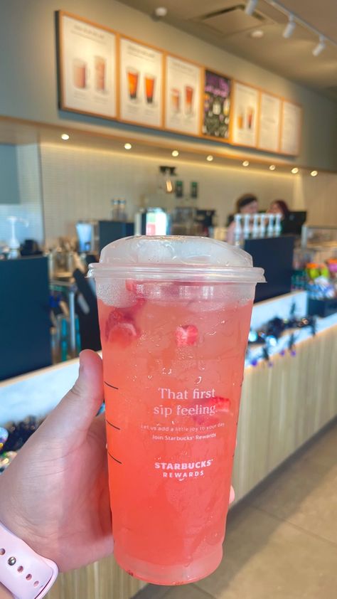 Squash Drink, Best Korean Food, Bubble Tea Boba, Juice Branding, Bubble Milk Tea, Fancy Drinks, Natural Drinks, Sweet Drinks, Pretty Drinks