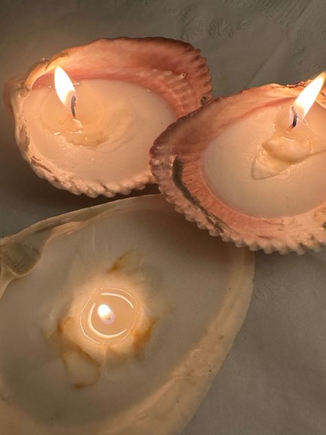 Lady Aphrodite, Handmade Candles Diy, Surf Room, Seashell Candles, Shell Candles, Pearl Beach, Shell Crafts Diy, Diy Holiday Gifts, Candle Aesthetic