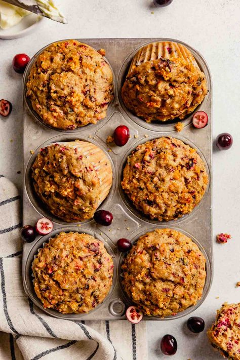 Healthy Cranberry Muffins, Orange Muffins Healthy, Cranberry Recipes Healthy, Muffins Aesthetic, Fresh Cranberry Muffins, Cranberry Orange Muffin Recipe, Orange And Cranberry, Cranberry Dessert, Cranberry Orange Bread