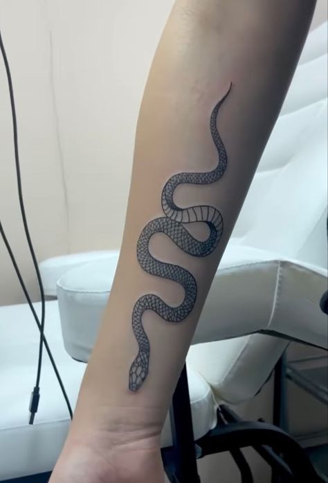 Snake Tattoo Men Henna Tattoo, Arrow Tattoos For Women, Unique Forearm Tattoos, Behind Ear Tattoos, Butterfly Wrist Tattoo, Inner Forearm Tattoo, Health Tattoo, Snake Tattoo Design, Forearm Tattoo Design