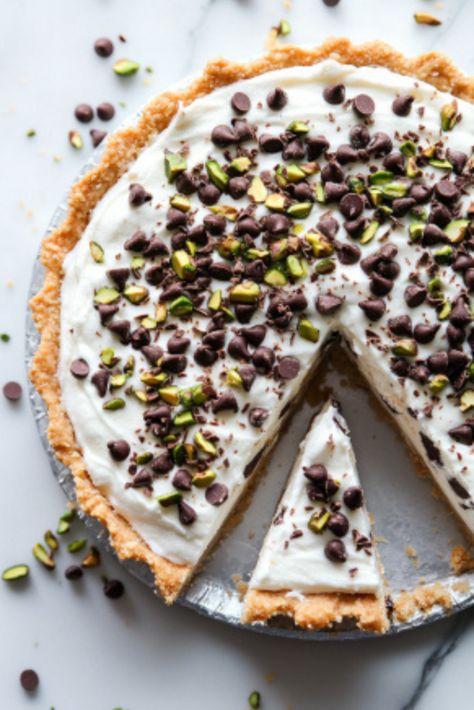 Cannoli Cream Pie, Canolli Pie No Bake, Cannoli Crostata, Spring Pie Recipes, Cannoli Pie Recipe, Crinkle Pie, Mascarpone Pie, Cannoli Pie, Greek Pie