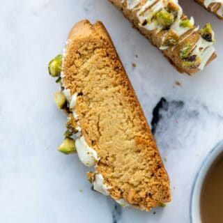 Crunchy Almond Flour Biscotti (Easy, Failproof Recipe) - MamaGourmand Coconut Flour Biscotti, Almond Flour Biscotti Recipe, Almond Flour Biscotti, Cookies No Bake, Gluten Free Biscotti, Almond Flour Brownies, Almond Biscotti Recipe, Flourless Cookies, Almond Biscotti