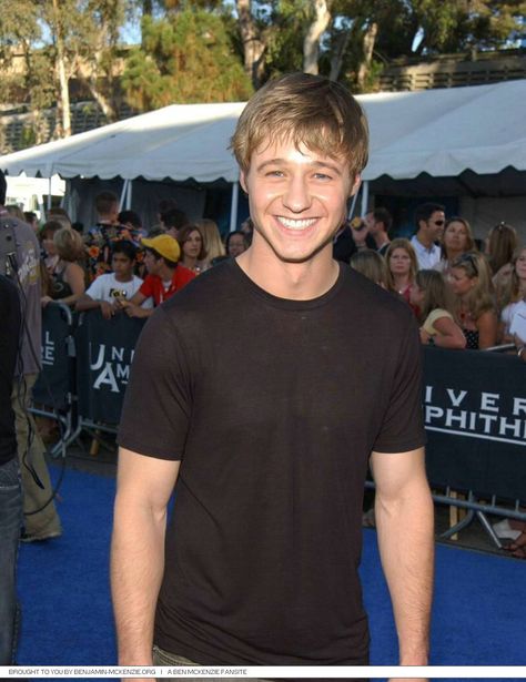 Ben Mckenzie Ryan The Oc, Kevin Dias, Early 2000s Men, Benjamin Mckenzie, Ryan Atwood, 2000s Men, Oc California, Seth Cohen, Ben Mckenzie