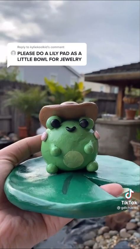 Clay Jewellery Holder, Cowboy Frog, Ac New Leaf, Sculpture Art Clay, How To Make Clay, Diy Crafts To Do, Ceramics Pottery Art, Cute Clay, Clay Art Projects