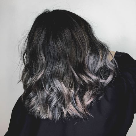 Grey balayage is 5x easier to maintain than the 🍇 hair I had last year. Apparently this year’s hair colour trend will be more of the smokey… Dark Grey Balayage, Grey Balayage, Grey Ombre Hair, Gray Balayage, Colour Trend, Highlights Color, Costume Noir, Grey Ombre, Ombré Hair