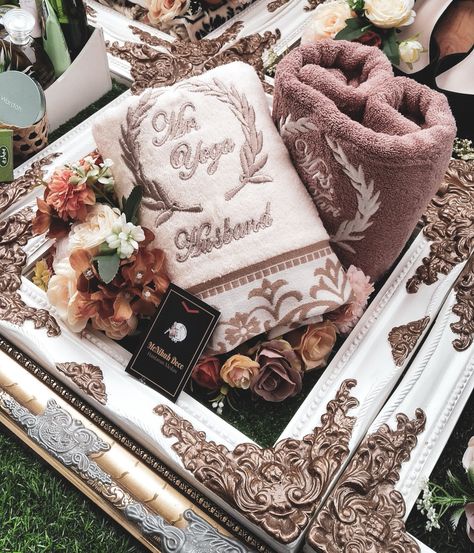 Hantaran Aesthetic, Seserahan Handuk, Manifest Marriage, Ide Hampers, Box Hantaran, Hantaran Ideas, Bad Cover, Dulang Hantaran, Hantaran Pernikahan