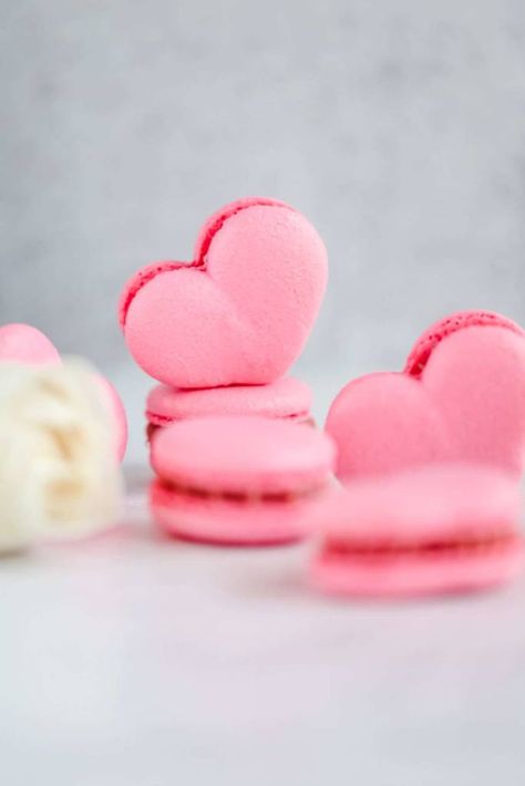 Heart Shaped Macarons, Heart Macaroons, Silpat Mat, Macaron Template, How To Make Macarons, Chocolate Shells, Picnic Date, Heart Template, Pink Foods