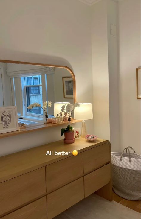 Mirror Above Desk, Clean Girl Bedroom, Dresser Aesthetic, Minimalistic Interior Design, Minimalistic Bedroom, Bedroom Minimal, Nyc Rooms, It Girl Aesthetic, Minimalistic Interior