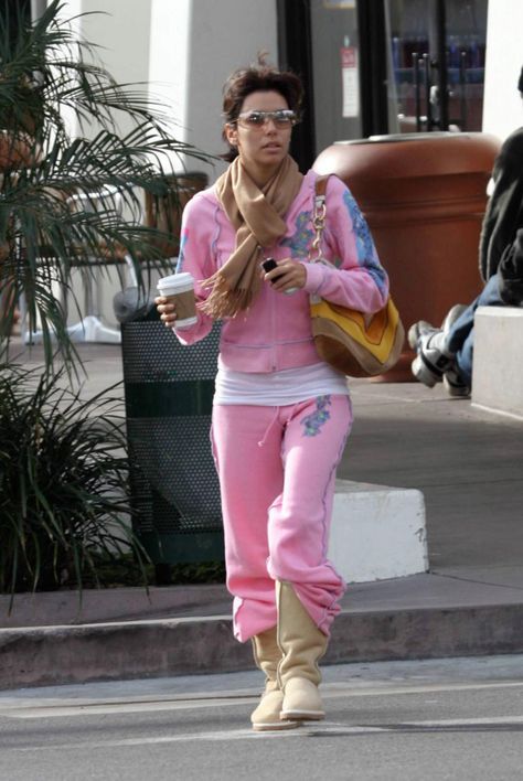 pink Blue Pigtails, 2000s Street Style, Fabric Outfits, 00’s Fashion, 2000s Winter, Style 2025, 2000s Clothing, 2000s Outfit, Walking Outfits