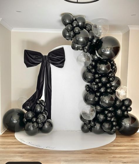 Royal Prince Birthday Party, Black And White Balloons, Black Party Decorations, Silver Party Decorations, New Year's Party Decorations, Simple Birthday Decorations, Clear Balloons, Bridal Decorations, Christmas Birthday Party