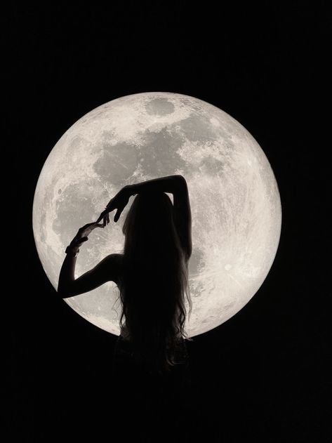 Goddess Aesthetic, Art Basics, Peace Illustration, Dark Feminine Aesthetic, Beautiful Dark Art, Witch Aesthetic, Cute Wallpaper For Phone, Moon Goddess, Night Aesthetic