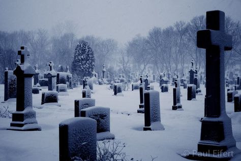 Snowy Graveyard, Spook Houses, Scene Inspiration, Cemetery Headstones, The Book Thief, Old Cemeteries, Old Games, Phantom Of The Opera, Christmas Village