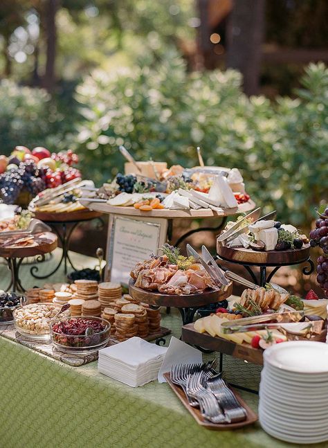 Grazing Table Ideas Wedding Reception, Mad Men Wedding, Graze Boards, Aperitif Cocktails, Wedding Food Table, Cheese Table, Buffet Ideas, Wedding Brunch, Charcuterie Inspiration