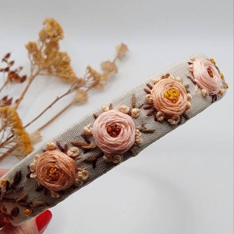 "Hand Embroidered Floral Headband, 3D Flower Full Embroidery Hairband, Boho Hair Accessories for Girl, Wedding Headband, Gift for Bridesmaid #beige #pink #bohohippie #cutehairaccessorie #womenheadband https://etsy.me/3EMpN95" Hairband Embroidery, Embroidered Hairband, Embroidery Hairband, Boho Hair Accessories, Diy Hairstyle, Diy Hair Accessories Ribbon, Floral Accessories Hair, Boho Hair, Hair Accessories Boho