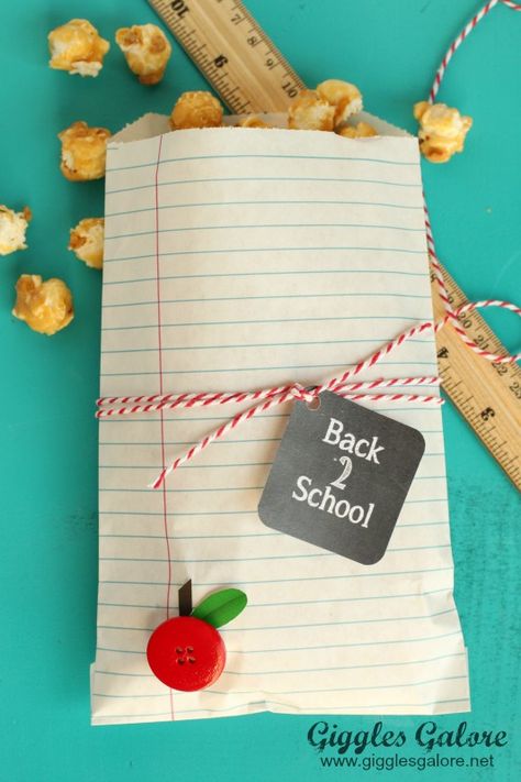 Notebook Paper Bags make the perfect favor bag for back to school treats or amazing teacher gifts. Back To School Bag, Back To School Breakfast, Back To School Crafts, Back To School Party, School Treats, School Celebration, School Teacher Gifts, 1st Day Of School, Bags School