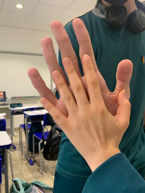 Off Guard Pictures Of Boyfriend, Hand Size Difference Couple, Head In Hands, Hands Reference, Hand Placement, Big Hands, Park Gunwook, Hand Reference, Male Hands