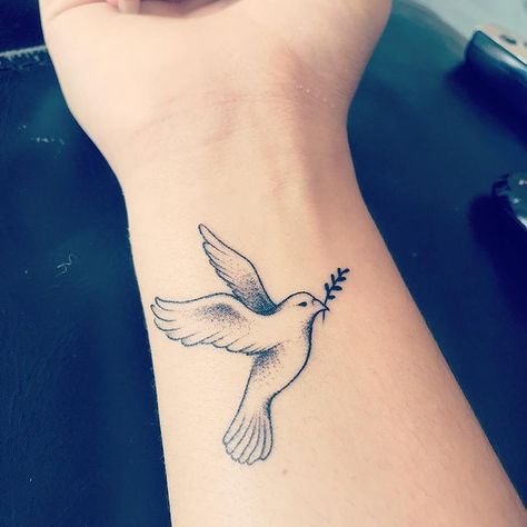 Friendship Dove Tattoo, Dove Holding Olive Branch Tattoo, Christian Dove Tattoo, World Peace Tattoo, Dove Tattoo Traditional, Dove Olive Branch Tattoo, Dove And Olive Branch Tattoo, Traditional Dove Tattoo, Dove Tattoo Design For Women