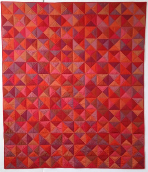 Orange Patchwork Quilt, Red Quilts Ideas, Quirky Quilts, Interesting Quilts, Solid Fabric Quilts, Hst Quilts, Seeing Red, Fiber Art Projects, Solid Quilt