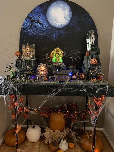 This is my Halloween Village combining Lemax Spooky Town & Dept 56 elements on custom scenery and table Halloween Entertainment, Haunted Village, Dept 56 Halloween, Village Ideas, Lemax Village, Halloween Entertaining, Lemax Spooky Town, Spooky Town, Halloween Village