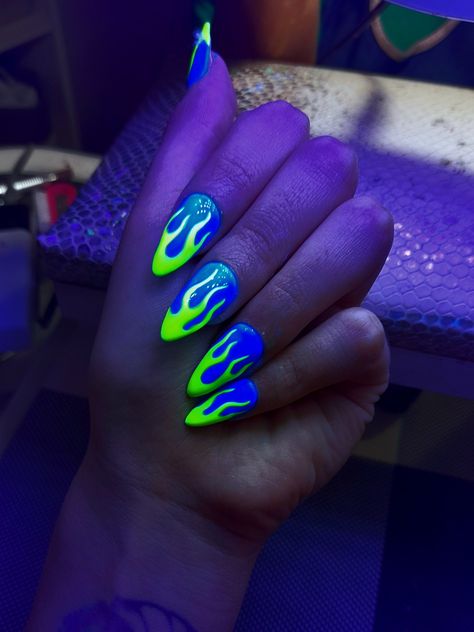 Green And Blue Nail Ideas, Neon Lime Nails, Black And Blue Nails, Neon Blue Nails, Spongebob Musical, Lime Nails, Neon Green Nails, Boy Bike, Neon Nights