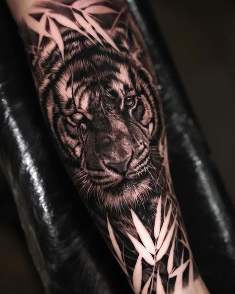 Tiger Bicep Tattoo Men, Realistic Tiger Tattoo Design, Oscar Tattoo, Tigres Tattoo, Aum Tattoo, Tiger Forearm Tattoo, Mens Tiger Tattoo, Tiger Face Tattoo, Animal Tattoos For Men