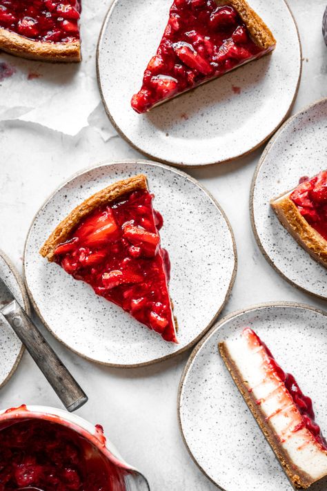 Gluten Free Graham Cracker Crust, Cheesecake Photography, Cashew Cheesecake, Cheesecake Strawberry, Crowded Kitchen, Gluten Free Graham Crackers, Biscuits Graham, Vegan Cheesecake Recipe, Baked Cheesecake