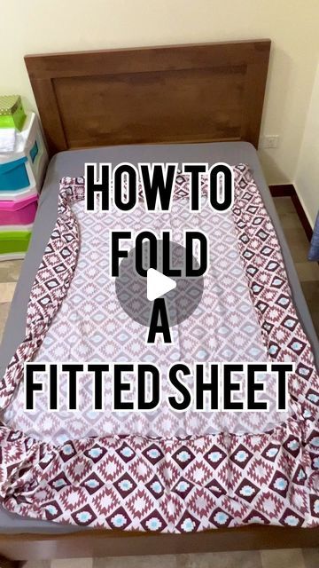 Sheet Set Organization, How To Fold A Fitted Sheet Step By Step, Folding Sheet Sets Together, Sheet Folding Hack, How To Fold A Fitted Sheet, Fold Fitted Sheet, How To Fold Sheets, Fold Sheets, Tummy Exercise