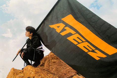 jjong pics on Twitter: "jongho holding the ateez debut flag… " Ateez Debut, Mingi Wooyoung Ateez, Ateez Treasure, Ateez Jongho, Wooyoung Ateez, Woo Young, Nike Logo, Kpop Idol, Photo Book