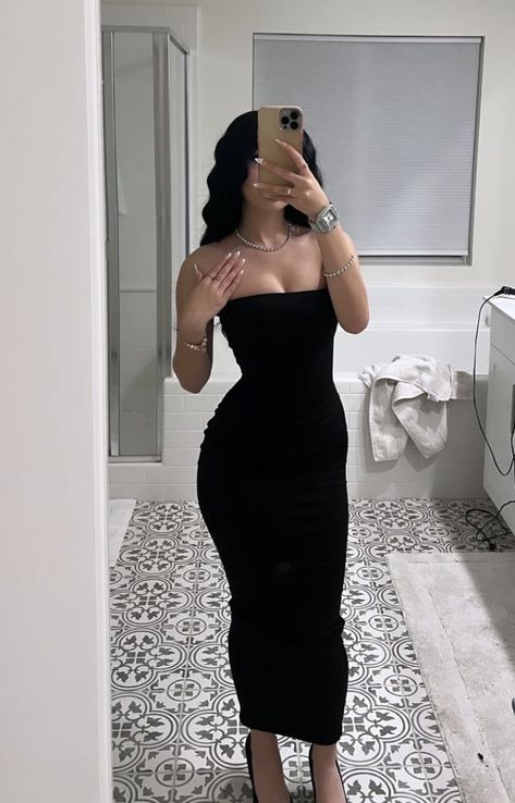 Classy Outfits For Women Dresses, Dresses With Shoes, Dresses And Heels, New Years Eve Outfit Ideas, Classy Baddie, Latina Fashion Outfits, Looks Party, Classy Fashion, Black Short Dress