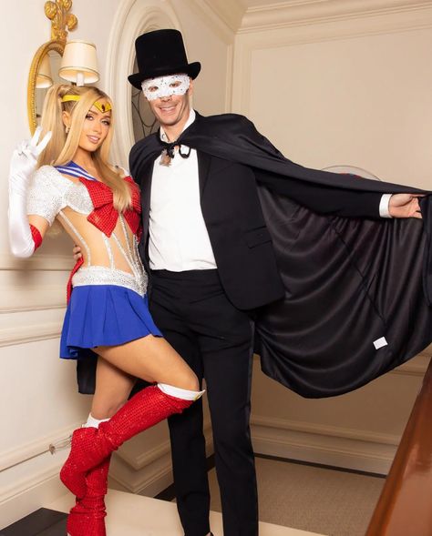 Celebrity Couple Halloween Costumes, Sailor Moon Halloween Costume, Electro Festival Outfit, Sailor Moon Halloween, Sailor Moon Costume, Moon Costume, Couples Cosplay, Tuxedo Mask, Sailor Moon Cosplay