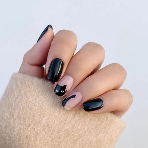 Simple Black cat nail design for Halloween Cat Nail Designs, Cat Nail Art, Gel French Manicure, Cat Nail, Halloween Acrylic Nails, Nail Drawing, Creative Nail Designs, Cat Nails, Halloween Nail Designs