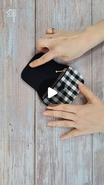 tendersmile.handmade on Instagram: "Easy to make!! card & coin pouch / mini wallet  #shorts #shortsvideo #sewingtutorial #reels #tendersmilehandmade

DIY 패키지 판매중입니다. 🥰" Tendersmile Handmade, Diy Bags, April 21, Mini Wallet, Coin Pouch, Diy Bag, Coin, Pouch, Wallet