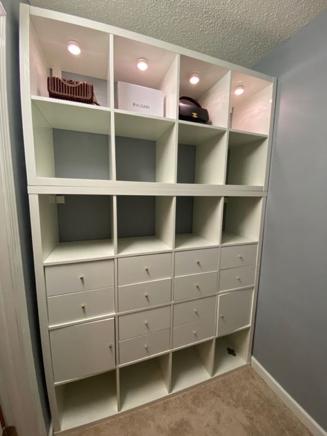 Kallax walking closet ikea Walk In Closet Cube Storage, Kallax Dressing Room, Kallax Ikea Closet, Kallax Clothes Storage, Kallax Wardrobe Hack, Kallax Closet Hack, Ikea Walk In Wardrobe, Kallax 5x5, Kallax Closet