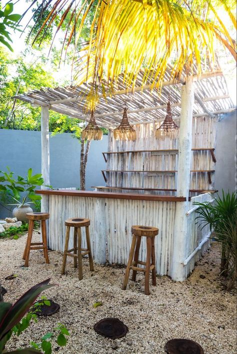 Tiki Bar Backyard, Tulum Villa, Bar Backyard, Tiki Bars Diy, Outdoor Beach Decor, Cafe Bar Design, Outdoor Restaurant Patio, Outdoor Tiki Bar, Boho Bar