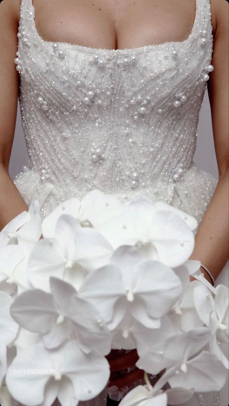 Pearlescent Wedding Dress, La Perle Wedding Dresses, Vera Wang Wedding Dress 2023, Wedding Dress Trends 2025, Long Sleeve Pearl Wedding Dress, Pearl Embellished Wedding Dress, Wedding Dress With Pearl Details, Pearl Wedding Dress Beaded, Corset Wedding Dress Vintage