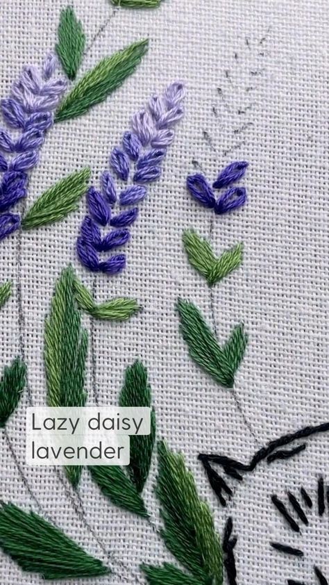 Embroider Lavender, Cat Hand Embroidery, Stitches Sewing, Simpul Makrame, Line Tattoo Ideas, Daisy Stitch, Basic Hand Embroidery Stitches, Embroidery Lessons, Lazy Daisy Stitch