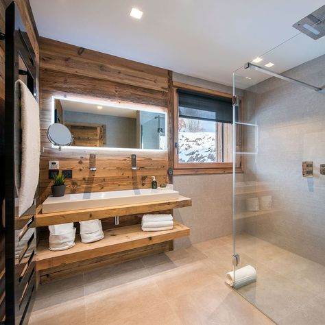 Alpine Luxury Chalets on Instagram: “Chalet Sapphire | Morzine⁠ •⁠ #alpineluxurychalets” Ski Chalet Bathroom, Ski Chalet Interior, Chalet Bathroom, Modern Ski Chalet, Main Bathroom Ideas, Mountain Interiors, Tirol Austria, Chalet Interior, Luxury Ski Chalet