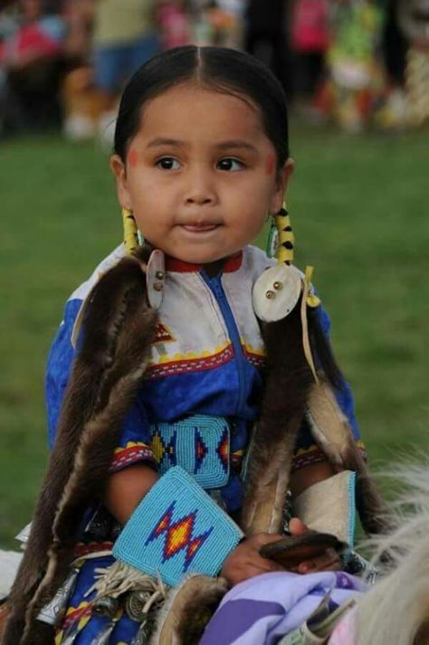 Beautiful little Pow Wow Dancer Native Clothing, Native Child, Native American Children, Native American Clothing, Native American Pictures, Native American Photos, American Children, Native American Peoples, Native American Heritage