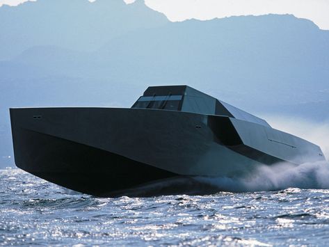 The 118 looks like a stealth fighter in the water. Wally Yachts, Modern Yacht, Tracker Boats, Build Your Own Boat, Gas Turbine, Fantasy Life, Cool Boats, Boats Luxury, Yacht Boat