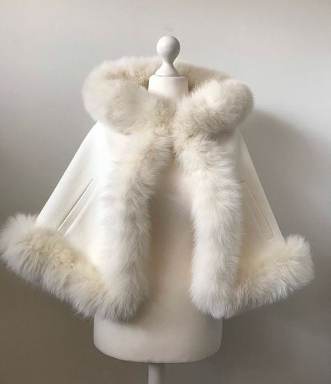 Polar Bear Inspired Outfit, Women Winter Coat, Coat Cape, Fur Coat Fashion, Winter Outfit Inspiration, Arctic Fox, Lana Del Ray, Dolce E Gabbana, Character Outfits