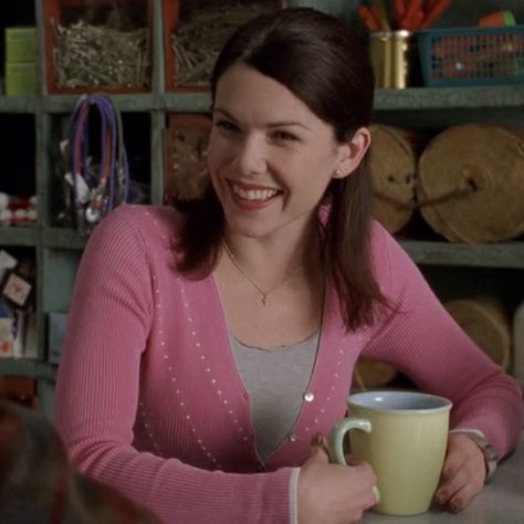 Lorelai Gilmore Style, Gilmore Girls Lorelai, Lorelei Gilmore, Gilmore Girls Outfits, Lauren Graham, Lorelai Gilmore, Rory Gilmore, Tv Girls, Fashion Tv