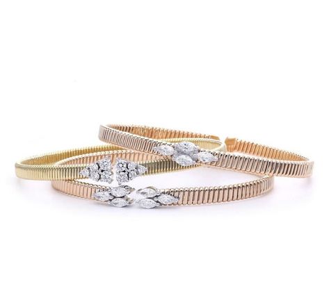 Pearl Bangles Gold, Mixed Metal Engagement Rings, Bridal Jewelry Bracelets, Dubai Gold Jewelry, Mala Jewelry, Gold Jewelry Outfits, Gold Bangles For Women, Diamond Bracelet Design, Diamond Pendants Designs