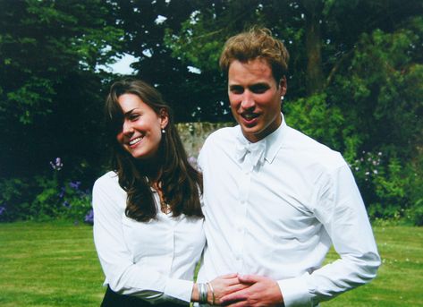 In honor of Prince William and Kate Middleton’s 10th wedding anniversary, we look back at the couple’s best moments. Vévodkyně Kate, Principe William Y Kate, St Andrews University, Duchesse Kate, William E Kate, Prince William Et Kate, Jonny Lee Miller, Carole Middleton, Prins William