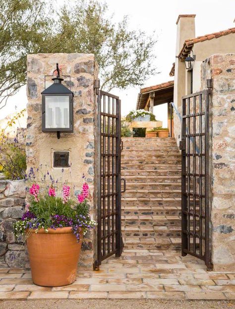 Mediterranean-style dream home with rustic interiors in the Arizona desert Mediterranean Decor Tuscan, Style Toscan, Mediterranean Homes Exterior, Mediterranean Home Interior, Rustic Mediterranean, Mediterranean Mansion, Mediterranean Interior, Mediterranean Architecture, Plans Architecture