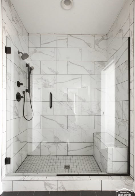 White Marble Shower Tile Ideas, White Shower Grey Floor, White Shower Gray Floor, Gray And White Bathroom Ideas, White Marble Shower Tile, White Tile Shower Gray Floor, Black White And Grey Shower Tile, Marble Shower Gray Floor, White Marble Shower